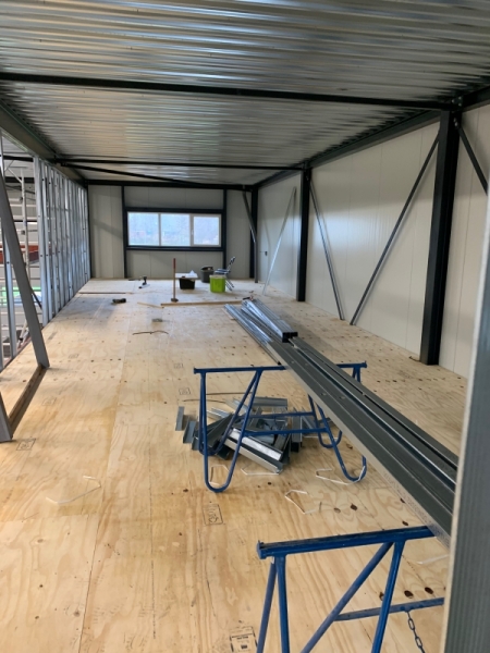 verdieping voor kantoor/spreekkamer/atelier/kantine met archief